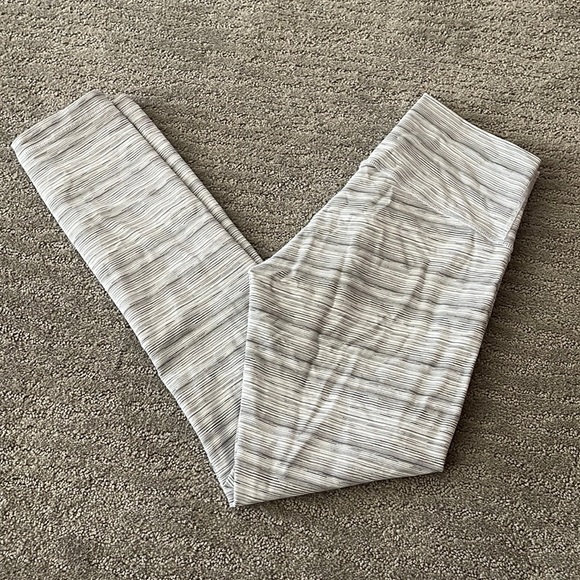 White and gray stripe Wunder under - Picture 1 of 4